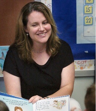 Ronda Wojcicki reading photo